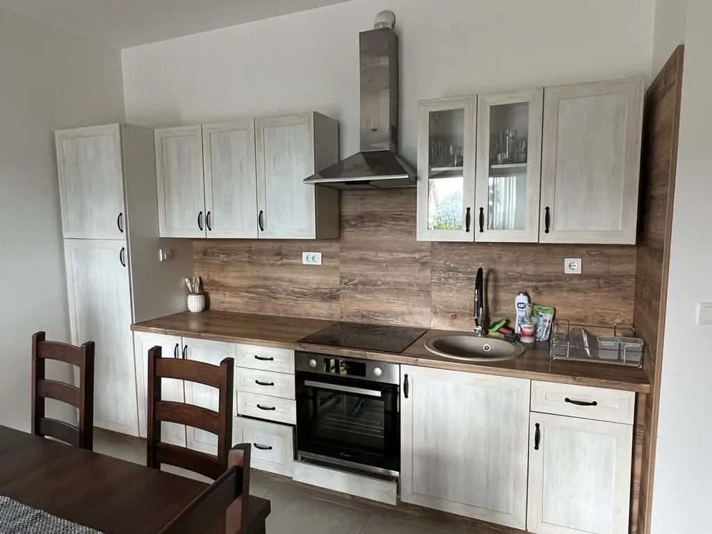 Rent, one bedroom apartment, 43m², Kalimanj, Tivat
