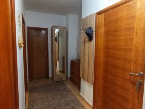 Izdavanje, dvosoban stan, 64m², Stari Aerodrom, Podgorica - image 4