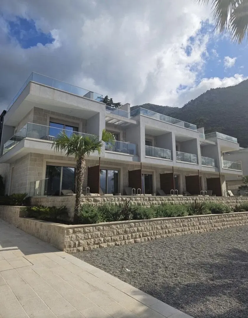 Sale, three bedroom apartment, 108m², Dobrota, Kotor