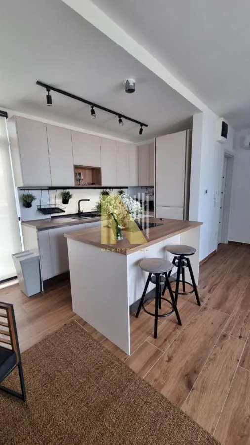 Izdavanje, trosoban stan, 105m², Sremska Kamenica, Petrovaradin