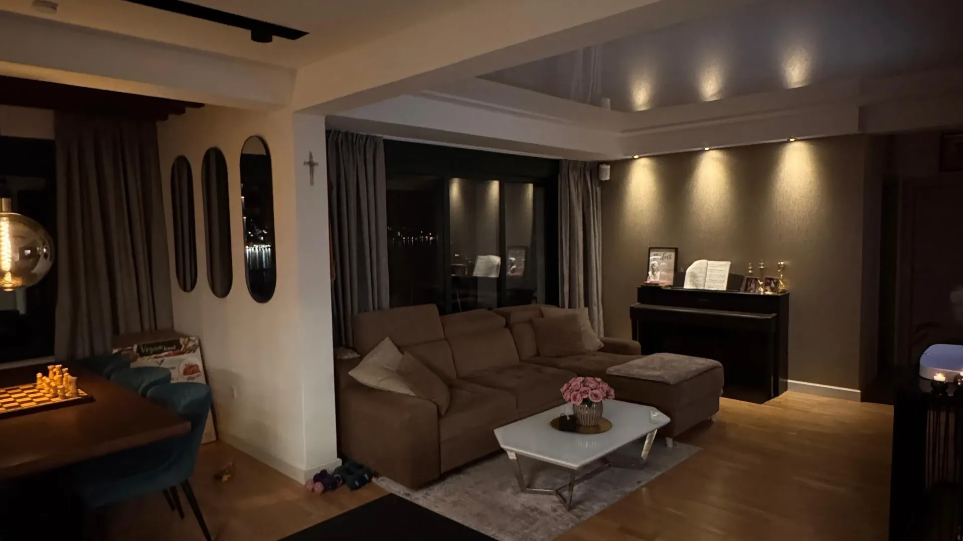 Prodaja, dvosoban stan, 85m², Dobrota, Kotor