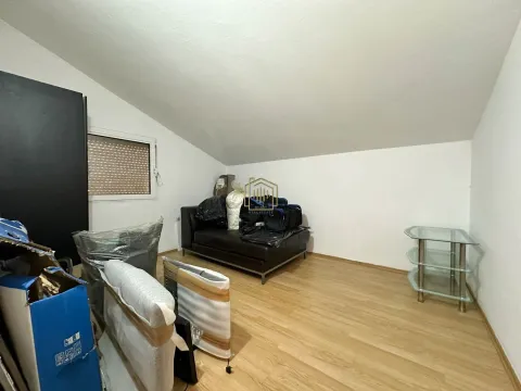 Sale, house, 300m², Zlatica, Podgorica - image 12