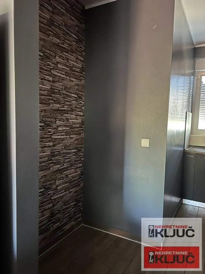 Prodaja, četvorosoban stan, 73m², Alibegovac, Petrovaradin
