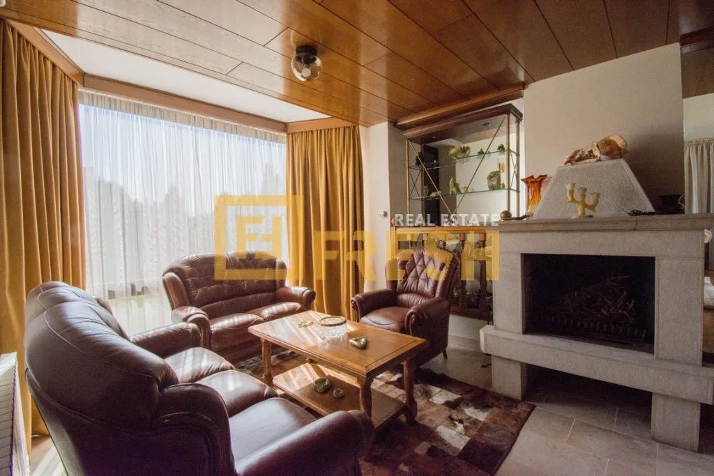 Prodaja, kuća, 250m², Tološi, Podgorica