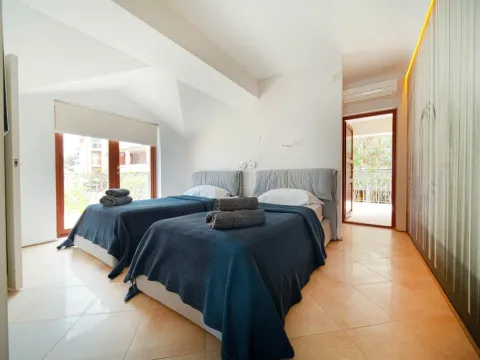 Prodaja, kuća, 238m², Krašići, Tivat - image 12