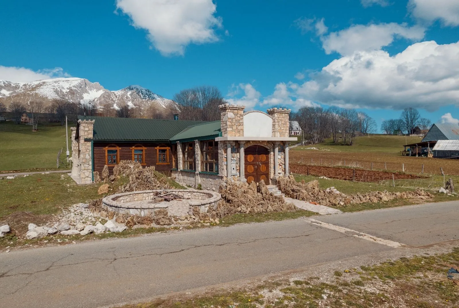 Sale, office space, 300m², Žabljak, Crna Gora