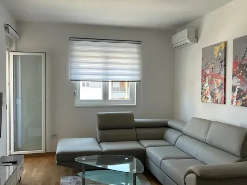 Izdavanje, jednosoban stan, 48m², Stari Aerodrom, Podgorica - image 3