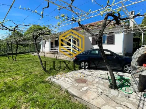 Rent, house, 100m², Tološi, Podgorica - image 1