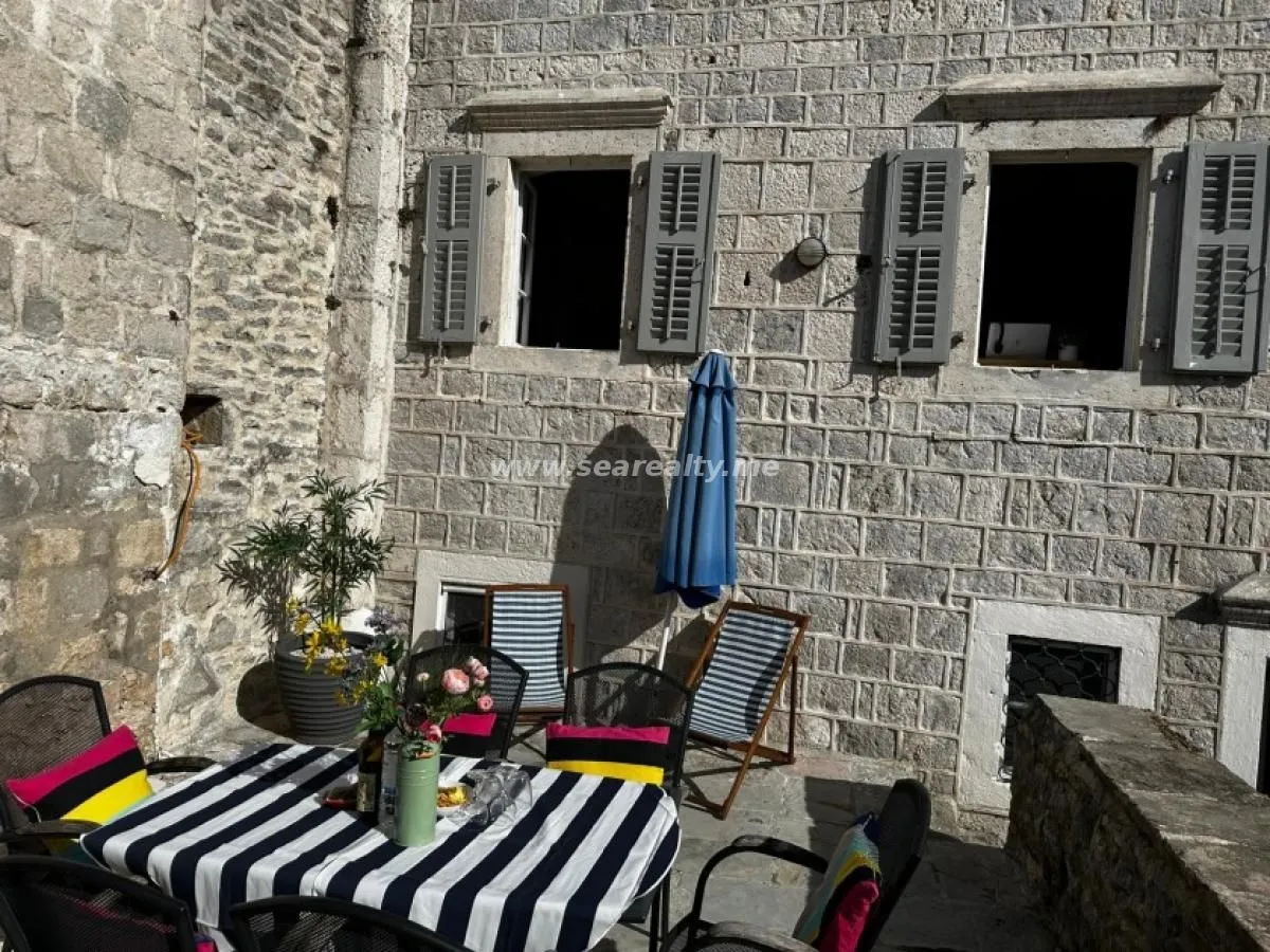 Prodaja, stan, 83m², Perast, Kotor