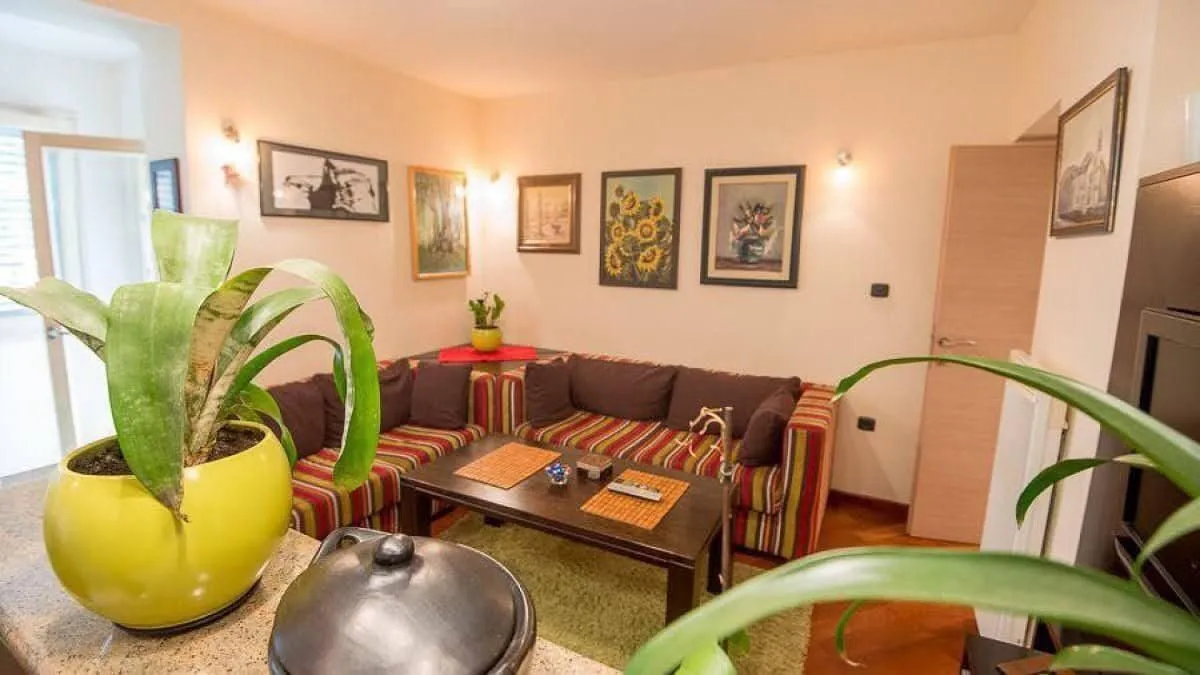 Prodaja, dvosoban stan, 70m², Centar, Tivat