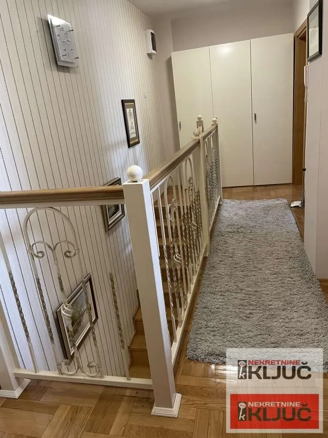 Prodaja, četvorosoban stan, 124m², Grbavica, Novi Sad Sve Podlokacije