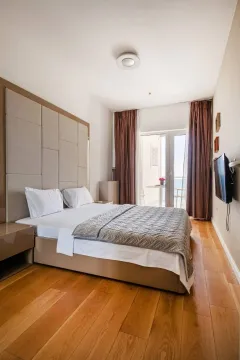Izdavanje, jednosoban stan, 77m², Tre Canne, Budva - image 22