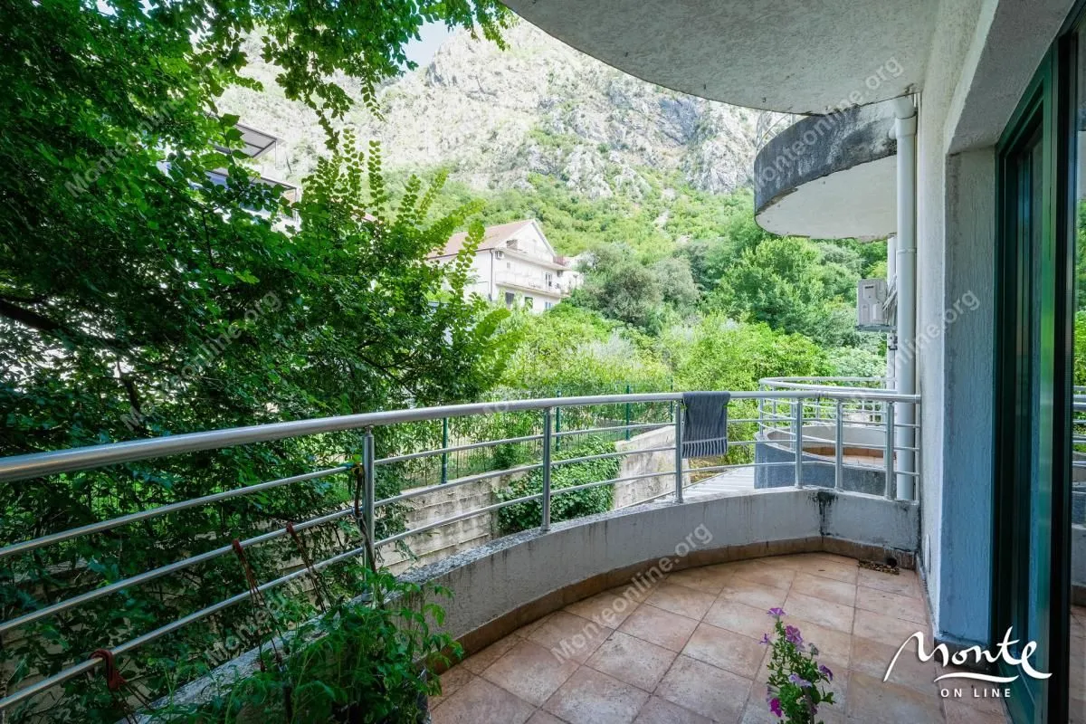 Prodaja, trosoban stan, 130m², Risan, Kotor