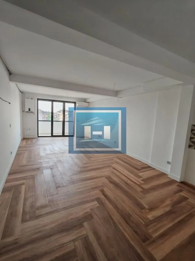 Prodaja, trosoban stan, 87m², Centar, Paraćin