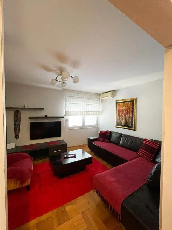 Izdavanje, dvosoban stan, 73m², Stari Aerodrom, Podgorica