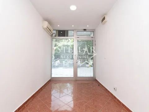 Izdavanje, poslovni prostor, 11m², Pobrežje, Podgorica - image 3