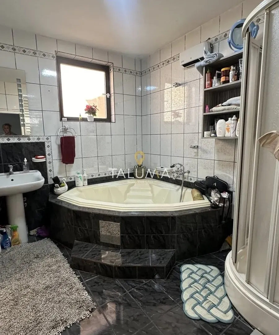 Sale, house, 405m², Stari Aerodrom, Podgorica