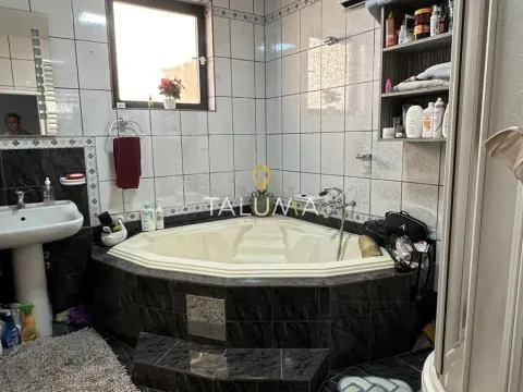 Prodaja, kuća, 405m², Stari Aerodrom, Podgorica - image 8