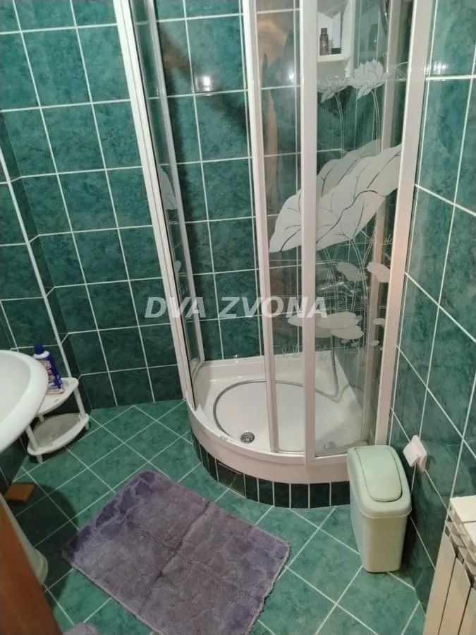 Prodaja, kuća, 172m², Beška, Inđija