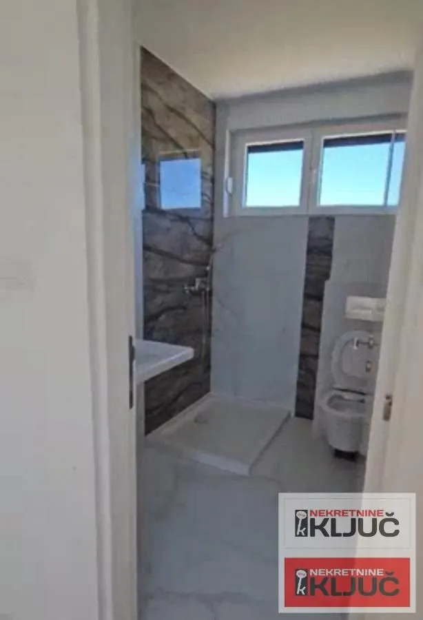 Prodaja, četvorosoban stan, 200m², Sremska Kamenica, Petrovaradin