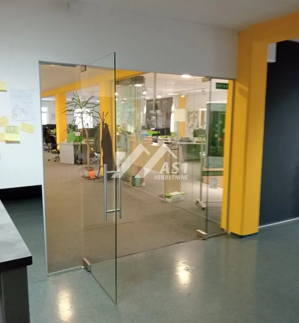 Rent, office space, 720m², Novo naselje, Novi Sad