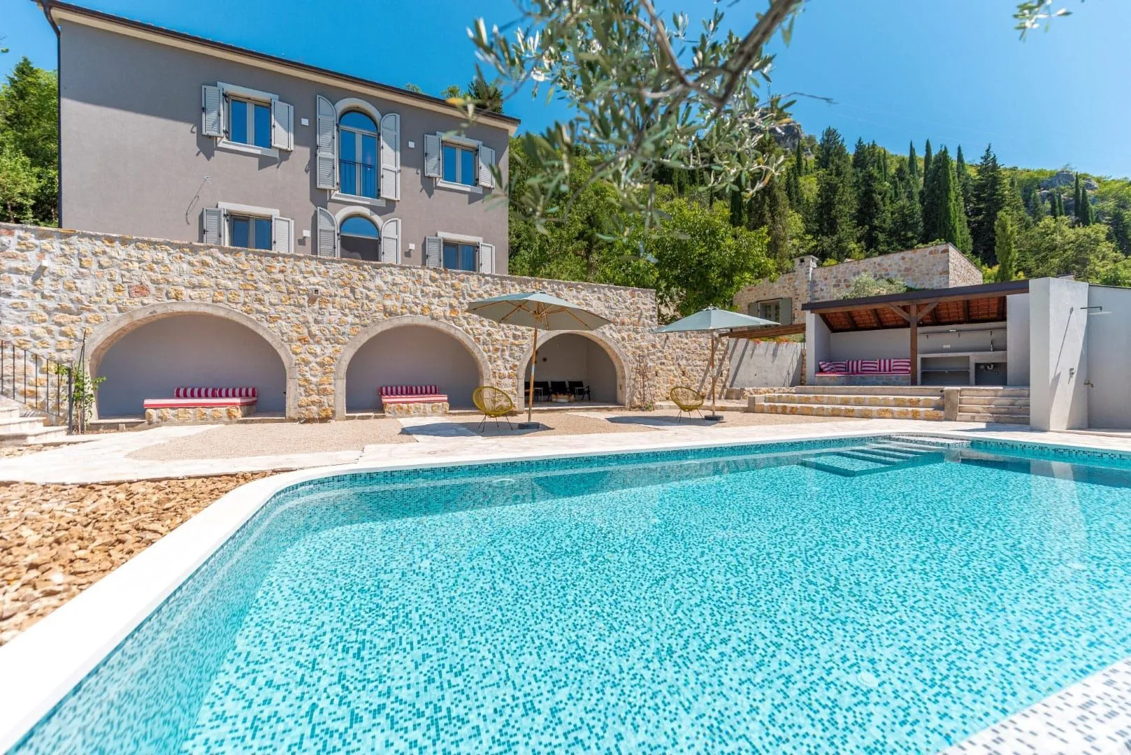 Prodaja, četvorosoban stan, 2000m2, Trebešin, Herceg Novi