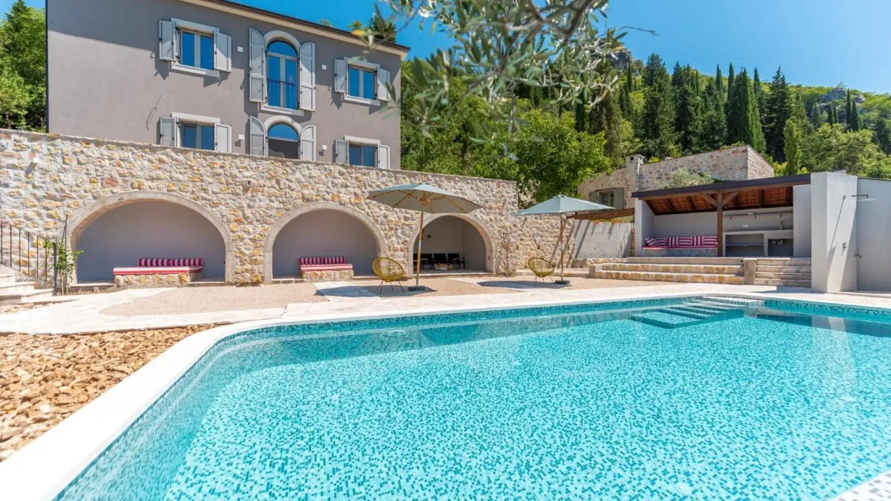 Sale, four bedroom apartment, 2000m², Trebešin, Herceg Novi