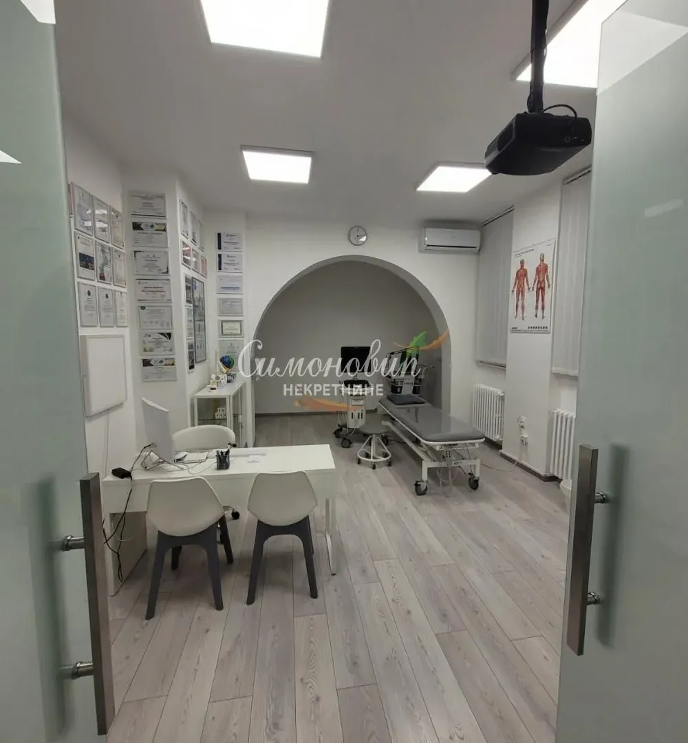 Rent, office space, 136m², Čukarica, Beograd