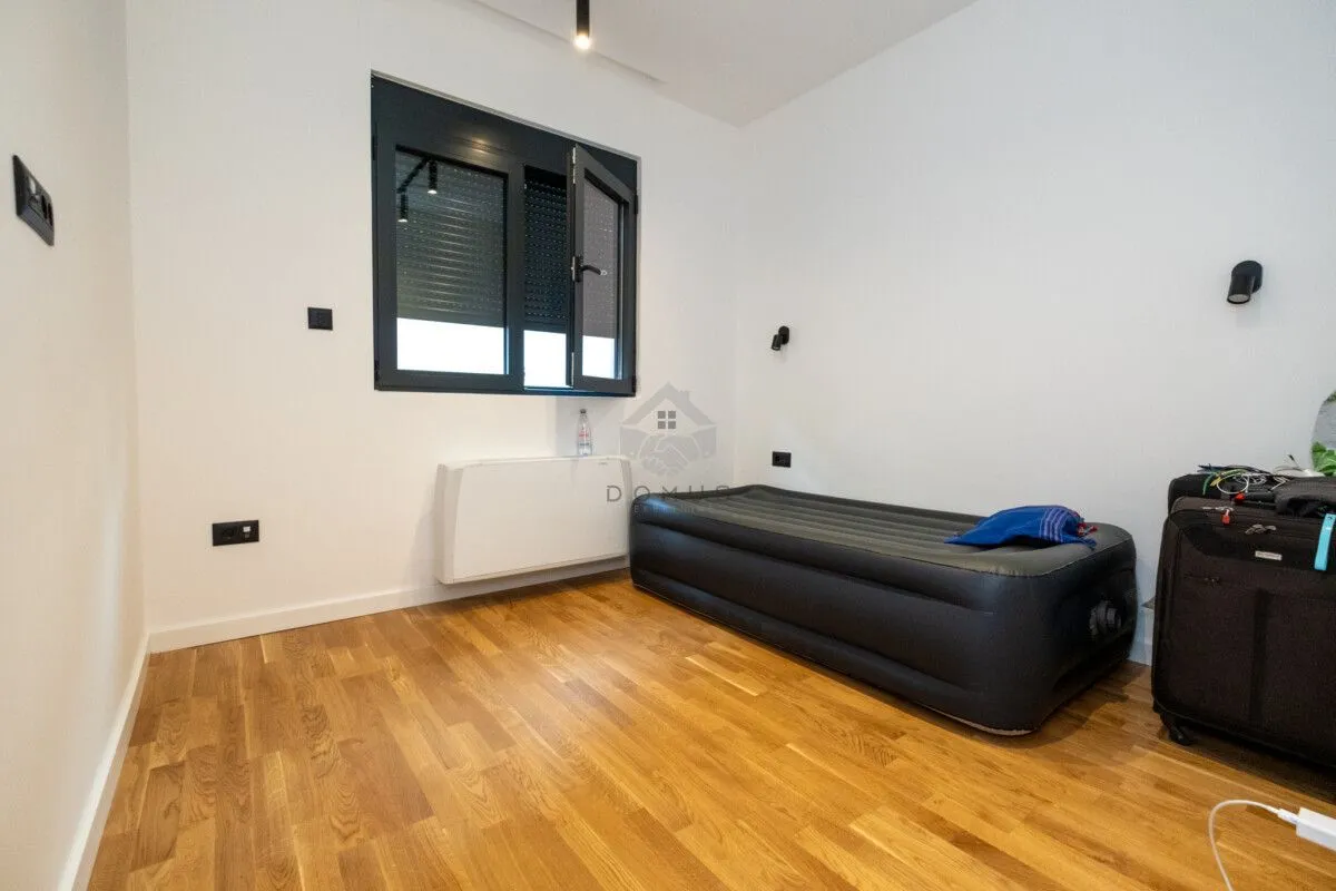 Izdavanje, kuća, 180m², Donja Gorica, Podgorica
