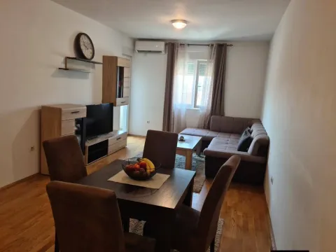 Prodaja, dvosoban stan, 69m², Stari Aerodrom, Podgorica - image 1