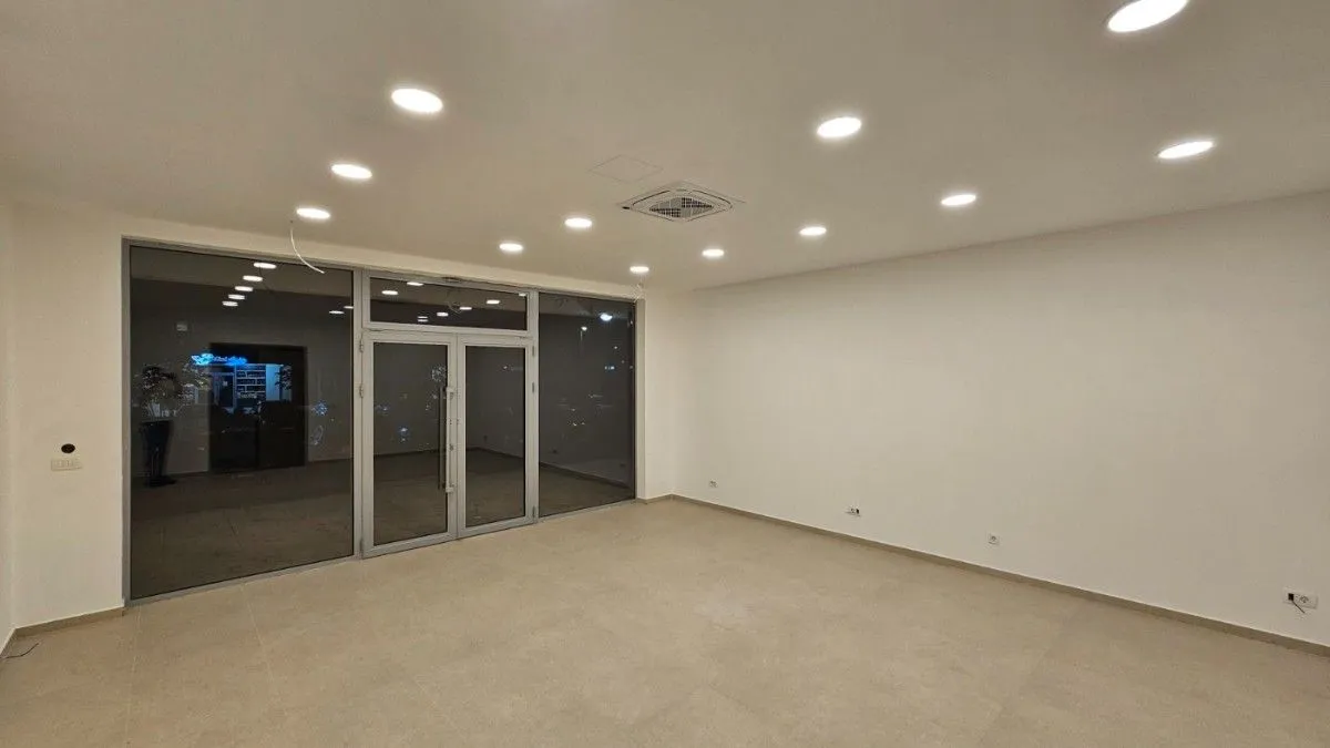 Rent, office space, 46m², Pobrežje, Podgorica