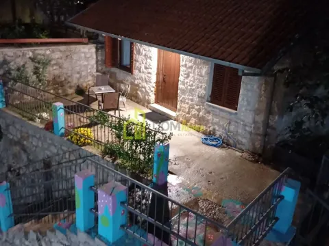 Izdavanje, kuća, 37m², Momišići, Podgorica - image 7