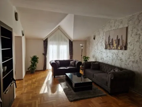 Izdavanje, dvosoban stan, 115m², Tološi, Podgorica - image 1