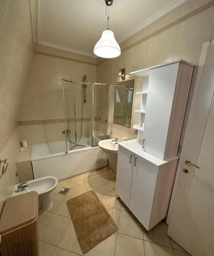 Rent, four bedroom apartment, 147m², Savski Venac, Beograd