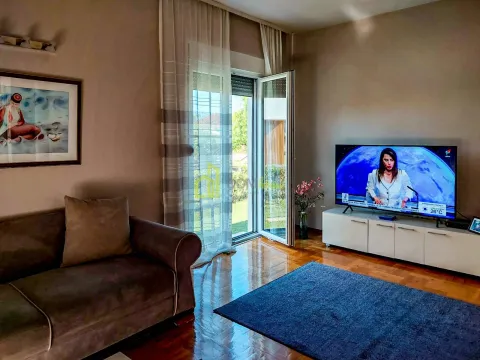 Izdavanje, kuća, 120m², Tološi, Podgorica - image 10