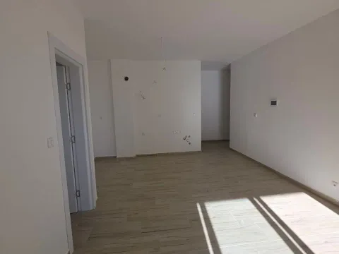 Sale, two bedroom apartment, 82m², Bečići, Budva - image 1