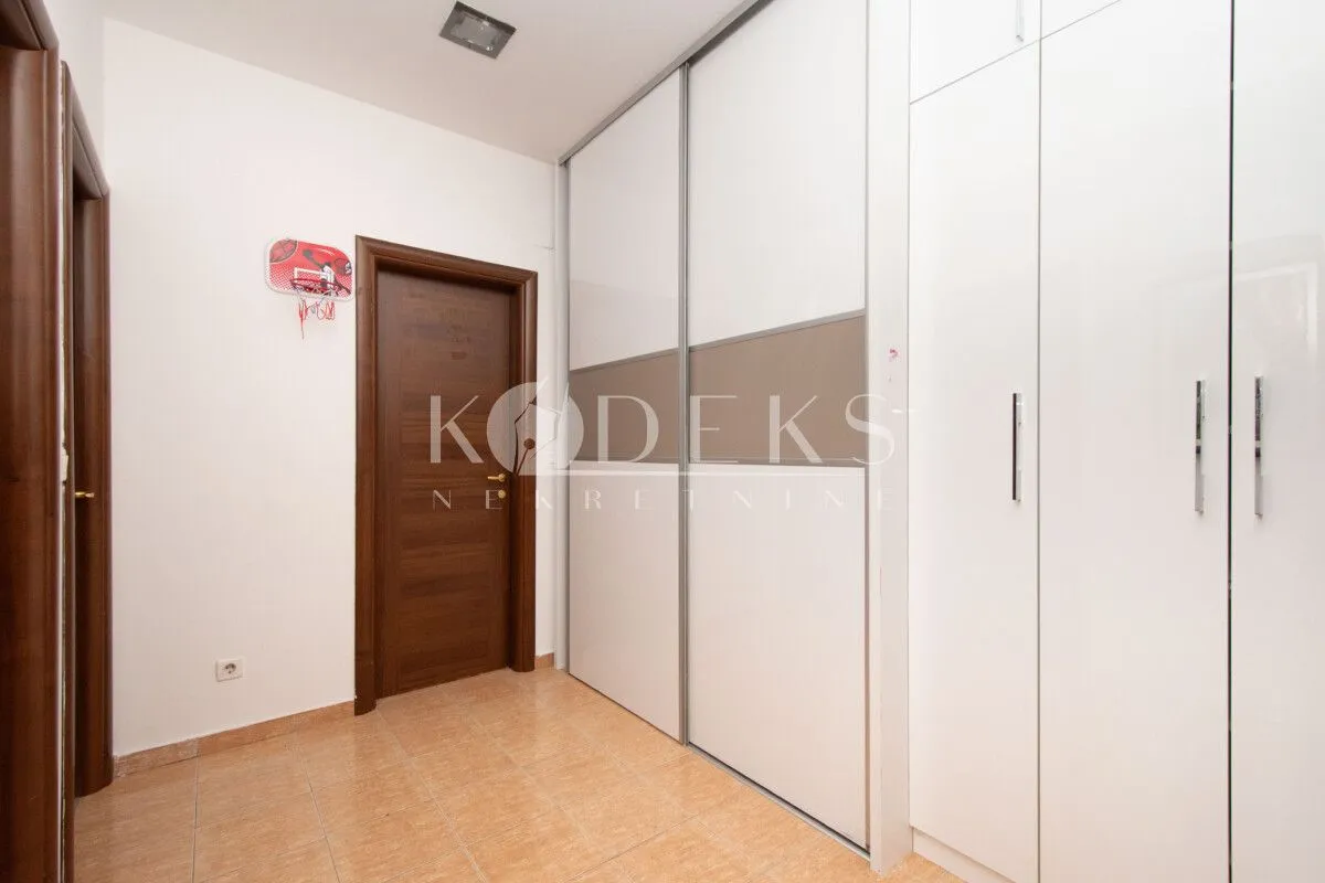 Rent, three bedroom apartment, 93m², City Kvart, Podgorica