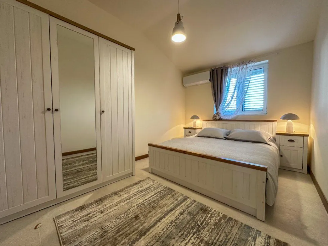 Izdavanje, trosoban stan, 114m², Momišići, Podgorica