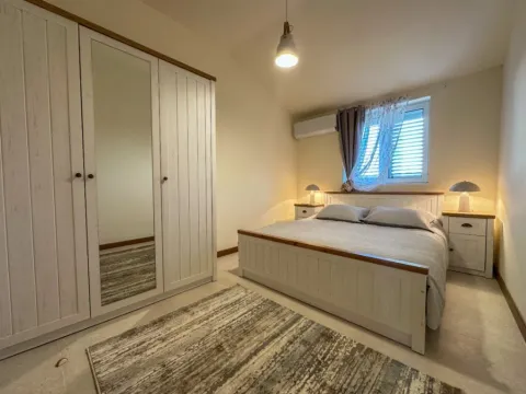 Izdavanje, trosoban stan, 114m², Momišići, Podgorica - image 11