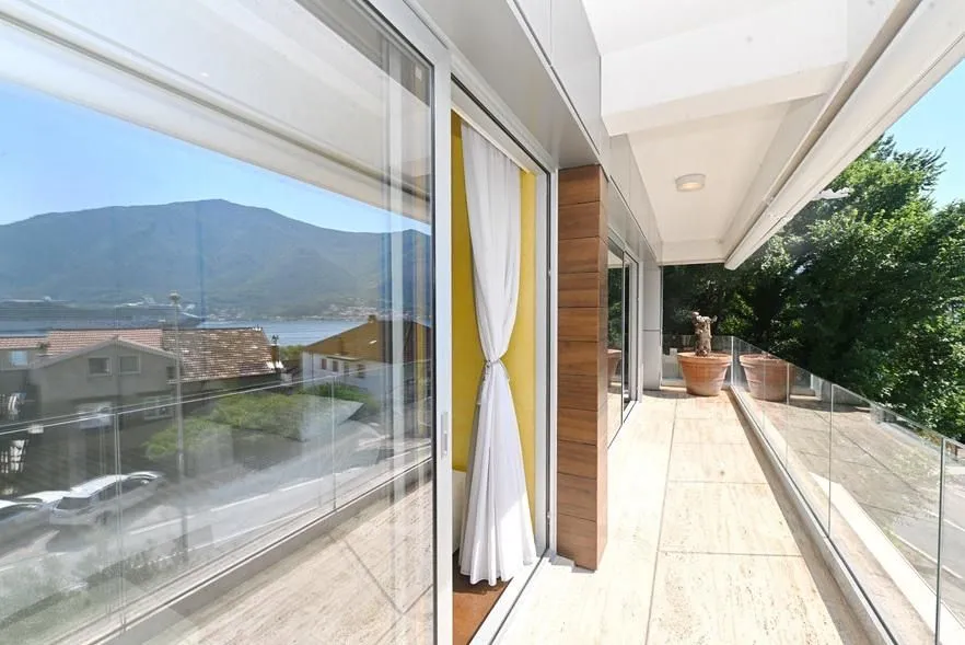 Rent, three bedroom apartment, 130m², Dobrota, Kotor
