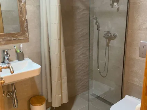 Rent, one bedroom apartment, 45m², Bečići, Budva - image 7
