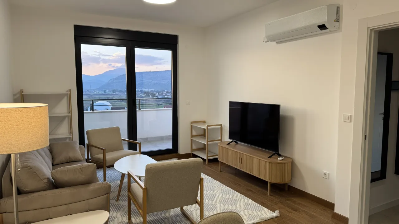 Izdavanje, trosoban stan, 96m², Tološka šuma, Podgorica