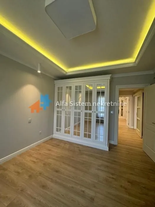 Izdavanje, stan, 215m², Savski Venac, Beograd