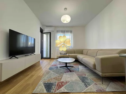 Izdavanje, dvosoban stan, 60m², City Kvart, Podgorica