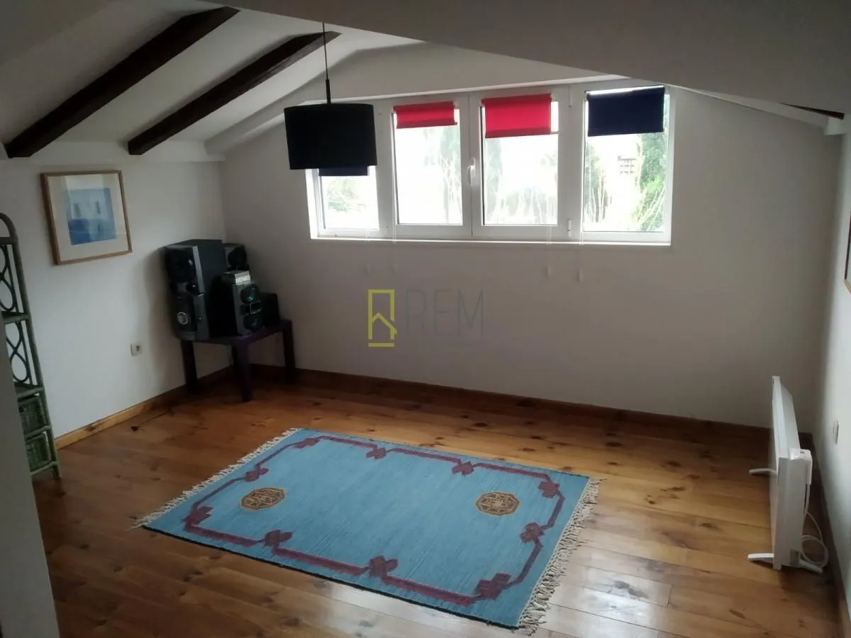 Rent, house, 190m², Tološi, Podgorica