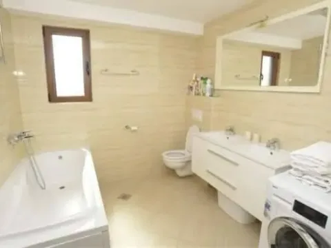 Rent, three bedroom apartment, 110m², Babin Do, Budva - image 8