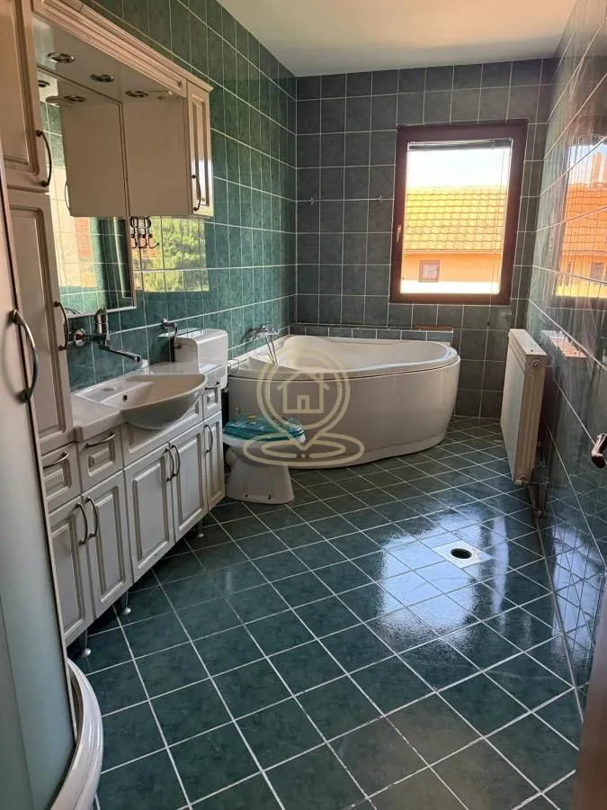 Izdavanje, dvosoban stan, 80m², Mala vaga, Kragujevac