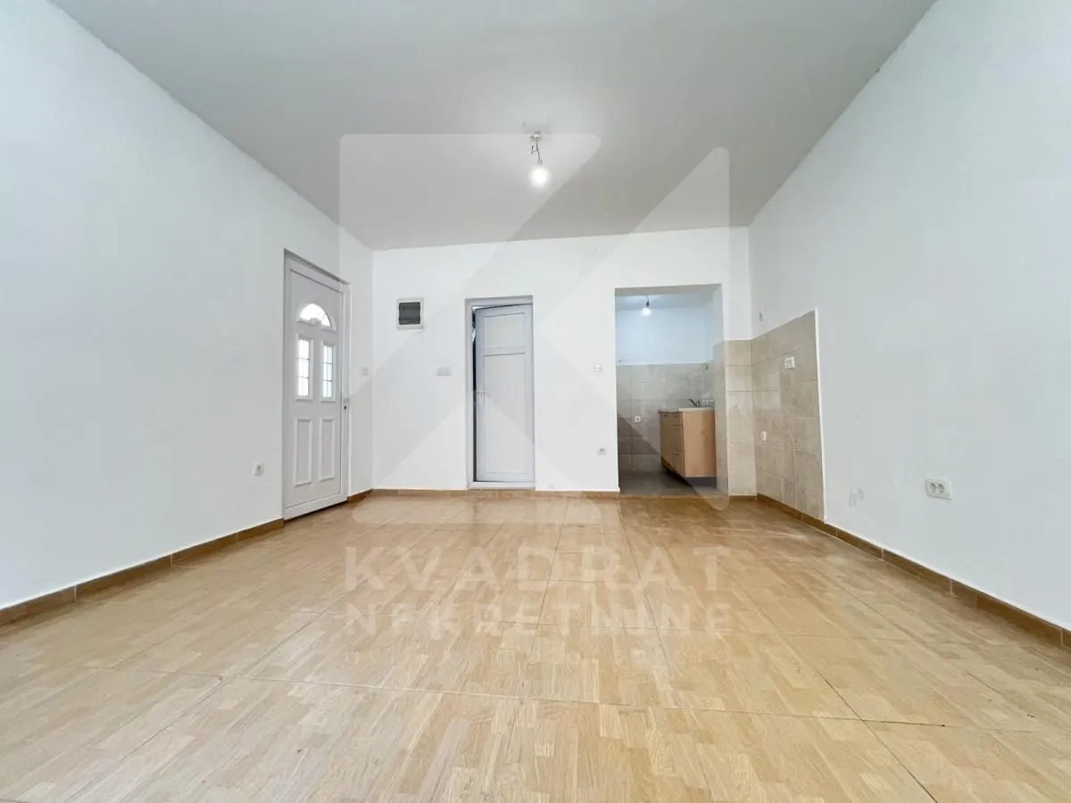 Izdavanje, garsonjera, 27m², Centar, Podgorica