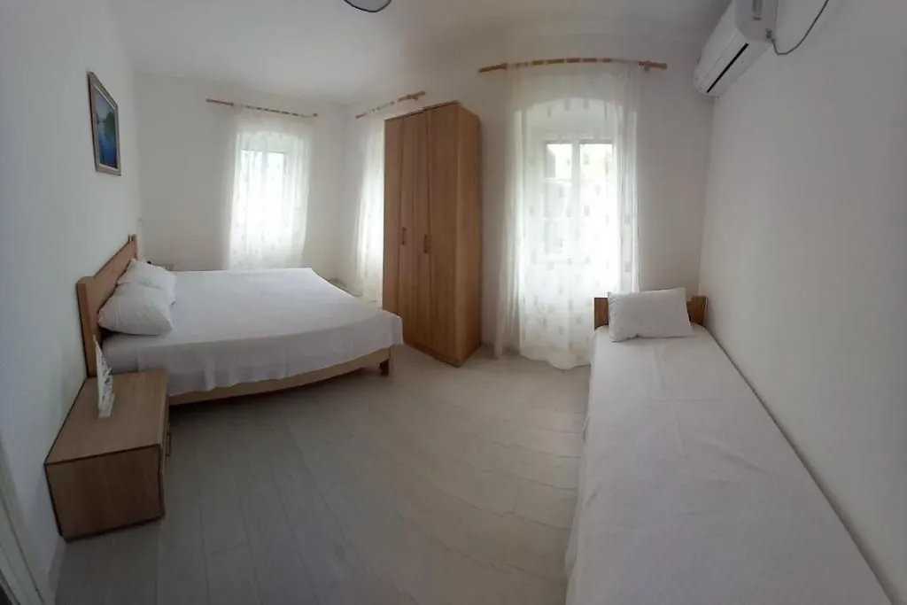Prodaja, kuća, 300m², Kamenari, Herceg Novi
