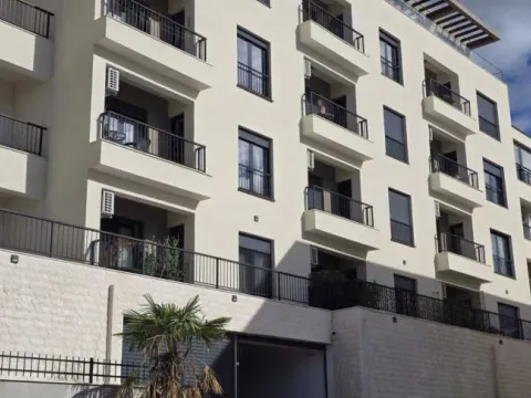 Rent, two bedroom apartment, 61m², Tivat, Crna Gora - image 8
